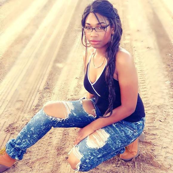 Meet your Posher, Takia - Picture 1 of 1